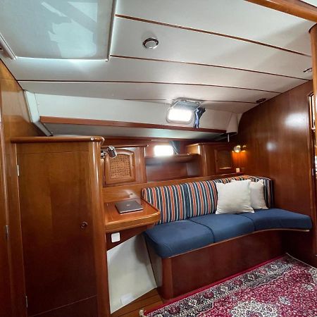 Beautiful And Comfortable Sailboat With Secure Parking Available Hotel Barcelona Buitenkant foto