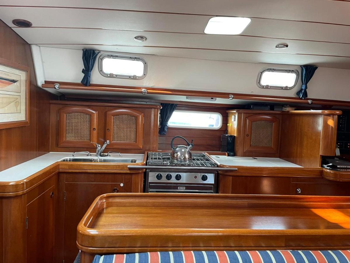Beautiful And Comfortable Sailboat With Secure Parking Available Hotel Barcelona Buitenkant foto