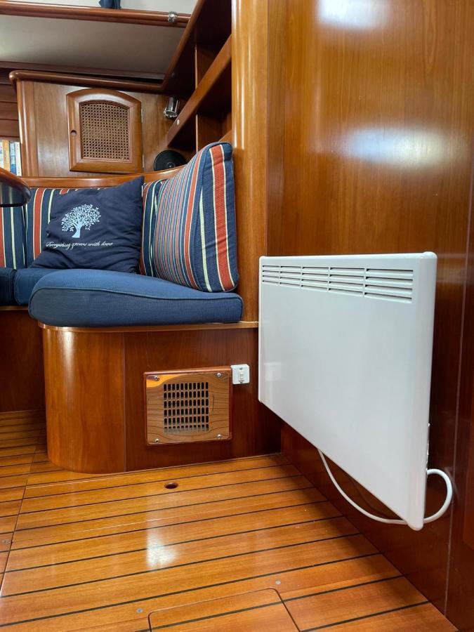 Beautiful And Comfortable Sailboat With Secure Parking Available Hotel Barcelona Buitenkant foto