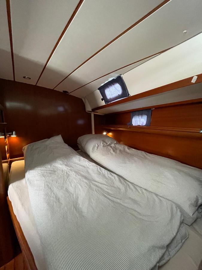 Beautiful And Comfortable Sailboat With Secure Parking Available Hotel Barcelona Buitenkant foto