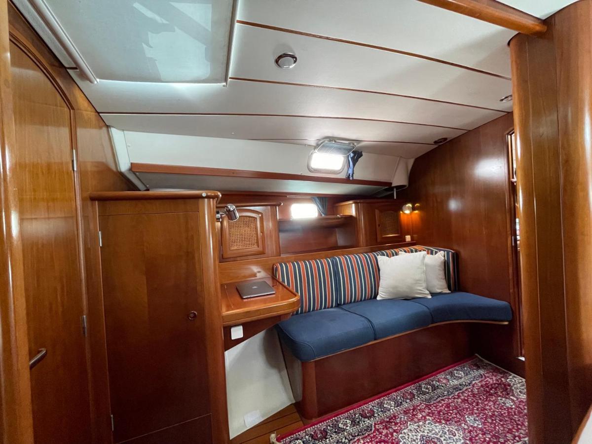 Beautiful And Comfortable Sailboat With Secure Parking Available Hotel Barcelona Buitenkant foto